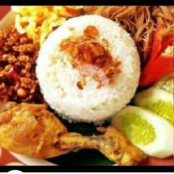 Nasi Uduk Ayam Goreng