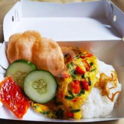 Nasi Uduk Telur Dadar Cabe