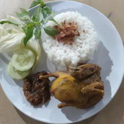 Nasi Uduk : Burung Puyuh Goreng.