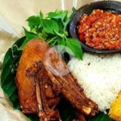 Bebek Bakar  Pakai Nasi ( Sambal Mentah )