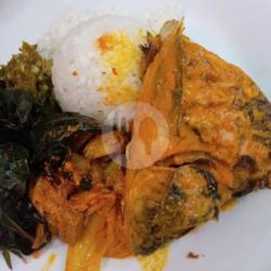 Nasi Rames Ikan Mas Gulai