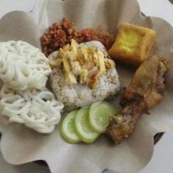 Nasi Tutug Oncom Ayam Goreng