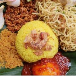 Nasi Kuning Telor Masak Habang