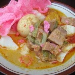 Katupek Gulai Nangka  Telur