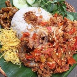 Nasi Uduk Ayam Geprek Pedess   Es Teh