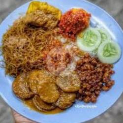 Nasi Uduk Telor Balado