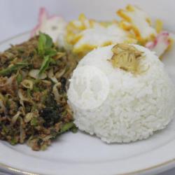 Nasi Lotek Plus Rempeyek