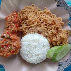 Nasi   Ayam Goreng   Indomie Goreng