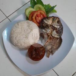 Nasi Paket Dendeng Ikan Nila