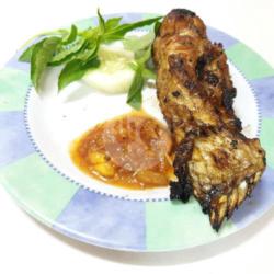 Ikan Bakar Gurami Badan   Sambel Pencit   Lalapan