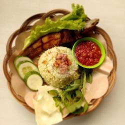 Nasi Uduk Hijau   Lele Goreng