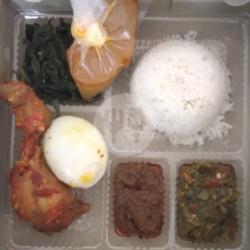 Nasi Kotak Ayam Balado   Telor Dadar/telor Bulat Gulai