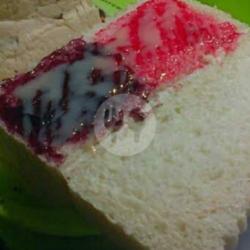 Roti Bakar Mix Blueberry   Strawberry   Susu