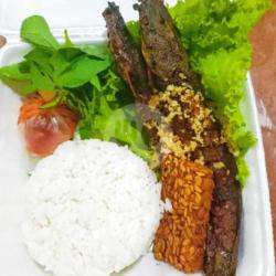 Lalapan Lele Plus Nasi