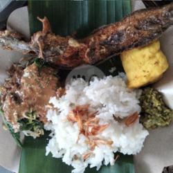 Nasi Lele Pecel Sayur