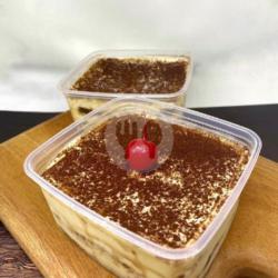 Tiramisu Dessert Box