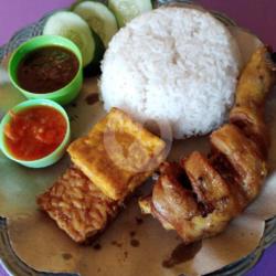 Nasi Ayam Tahu Tempe