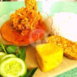 Makan Kenyang Ayam Geprek Sambal Becek