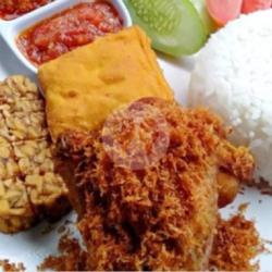 Nasi Liwet Ayam Goreng Serundeng (dada)