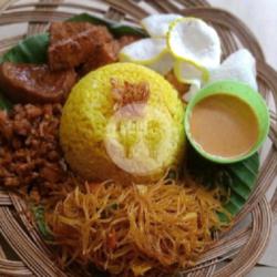 Nasi Uduk Kuning