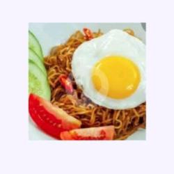 1 Indomie Goreng   Telur   Tomat  Timun Cabe