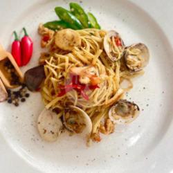 Mix Seafood Pasta Aglio Olio