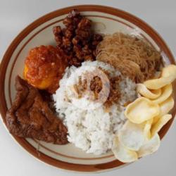 Nasi Uduk Semur Tahu   Telur Balado