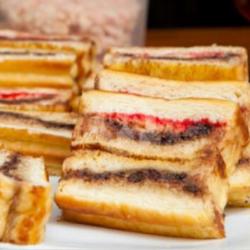 (paket 2 Roti Bakar) Strawbery Bluebery Nanas