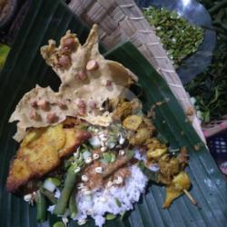 Nasi Pecel Pincuk Lawuh Jeroan Ayam