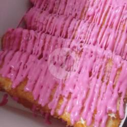 Pisang Crispy Full Strawberry