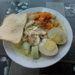 Lontong Opor Ayam Telur Utuh