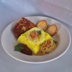 Nasi Kuning Ayam Bumbu Merah