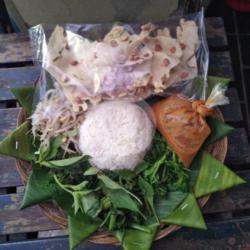 Nasi Pecel Khas Madiun  Peyek