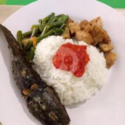 Nasi Campur   Lele Goreng