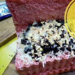 Red Velvet Selai Coklat Kacang Mete Premium