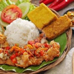 Komplit 1 : Nasi Ayam Geprek Tahu Tempe