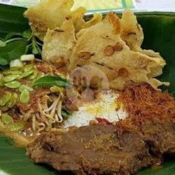 Nasi Pecel Daging Empal Srundeng