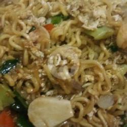 Mie Becek Campur Sosis  Telor