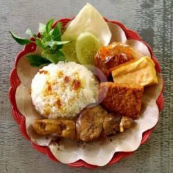 Paket Komplit Nasi, Ati Ampela, Tahu Tempe, Sambel Geprek Dan Lalapan