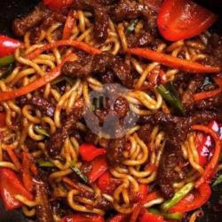 Mie Pedas Daging Sapi Paprika