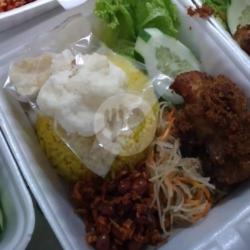 Nasi Kuning Ayam Goreng