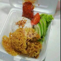 Nasi Ayam Kremes Telur