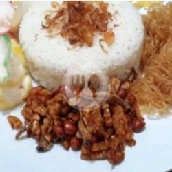 Nasi Uduk Orek Mie