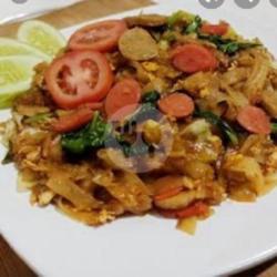 Kwetiau Goreng  Sosis Ayam   Bakso   Sayuran   Telur Dicampr