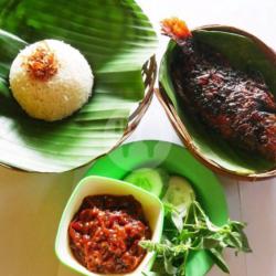 Paket Nasi Uduk   Nila Bakar   Sambal Lalap