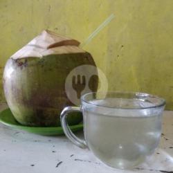 Air Kelapa Murni (per Biji) Airnya Saja. Murni Gak Pake Gula Ya Kak.