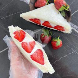 Sandwich Strawberry 1 Slice