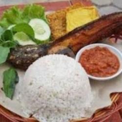 Nasi Pecel Lele   Tahu   Tempe   Es Teh Manis