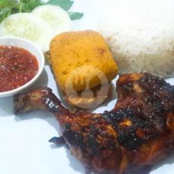 Nasi   Tempe   Lalaban   Sambal   Ayam Bakar