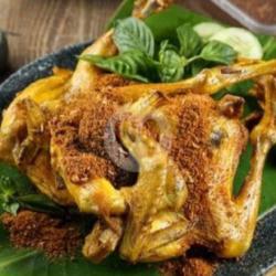 Ayam Utuh Goreng Serundeng